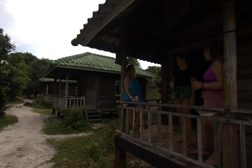 Mad Monkey Koh Rong Samloem Hostel Koh Rong Sanloem Bagian luar foto