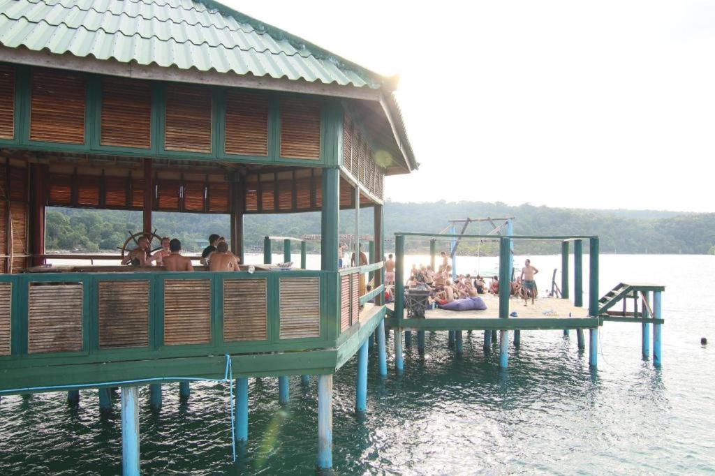 Mad Monkey Koh Rong Samloem Hostel Koh Rong Sanloem Bagian luar foto
