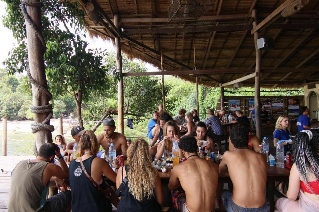 Mad Monkey Koh Rong Samloem Hostel Koh Rong Sanloem Bagian luar foto