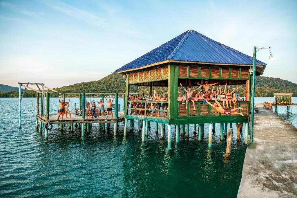 Mad Monkey Koh Rong Samloem Hostel Koh Rong Sanloem Bagian luar foto